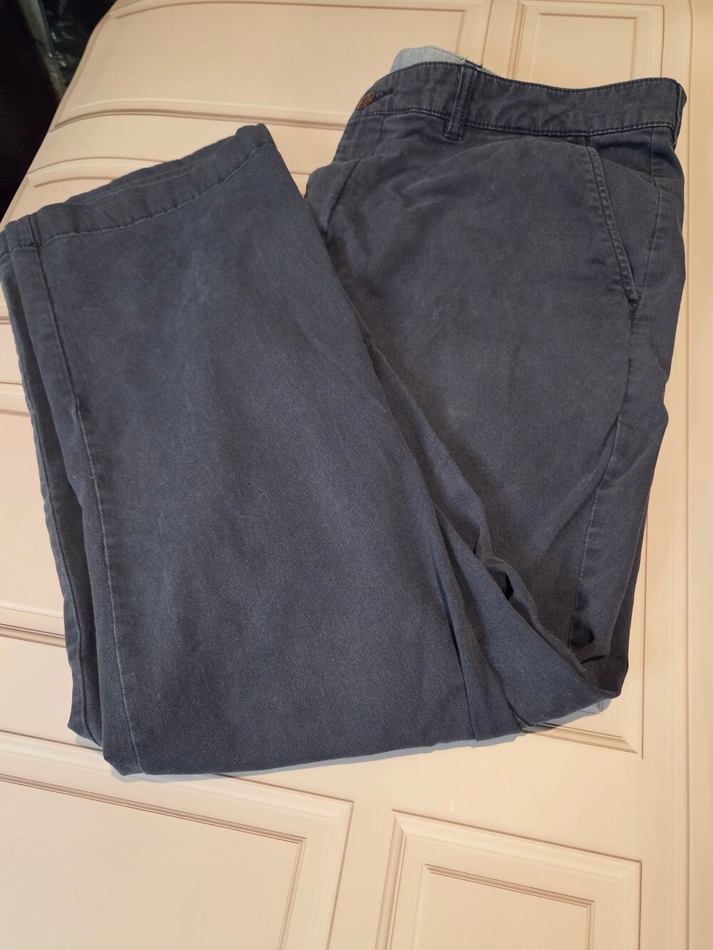 L.L.Bean Men’s Classic Fit Pants in Navy Blue 98% Cotton Stretch Chino